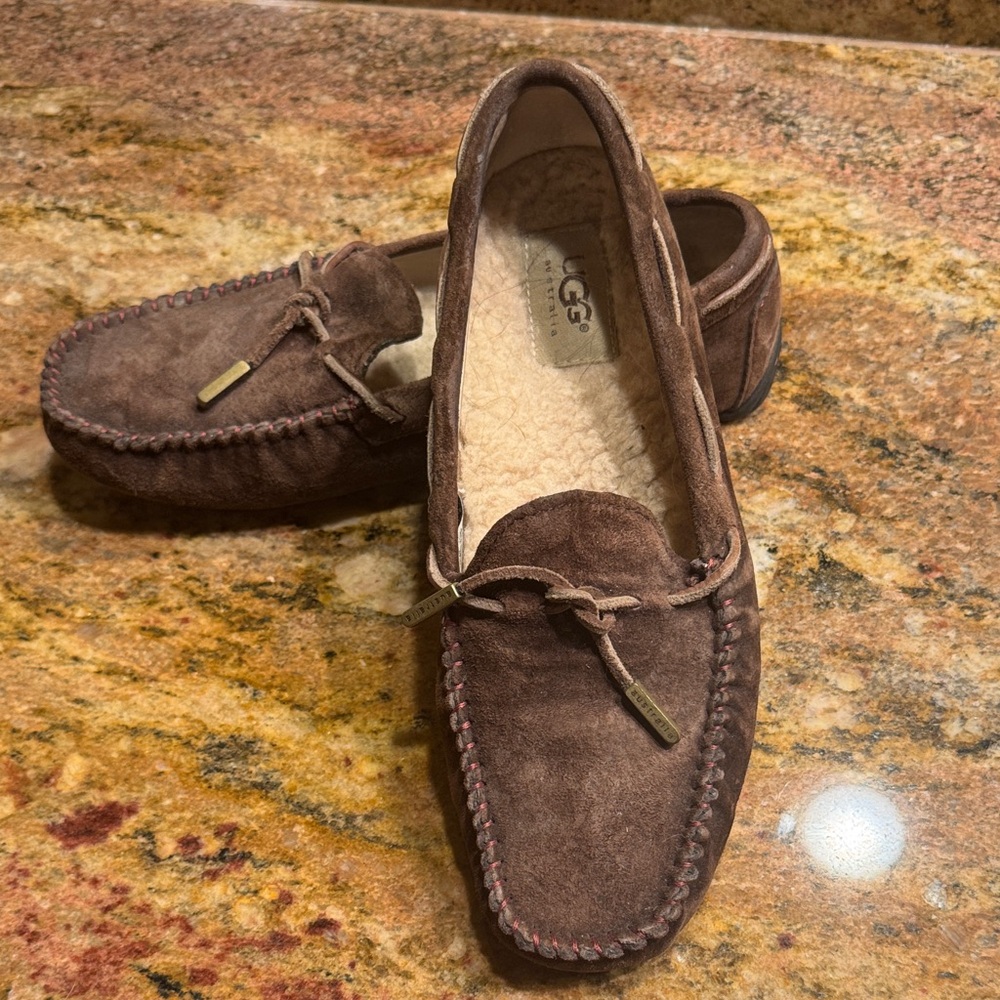 UGG Driving Moccasin Dakota Brown Sz 8